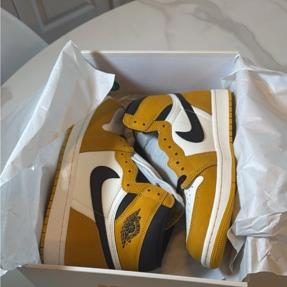Air Jordan 1 Retro High OG 'Yellow Ochre' - Picture 9 of 15